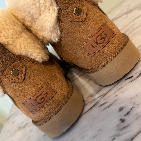 UGG Women’s Romely Heritage Lace Boots In Chestnut 8.5 - Picture 9 of 14